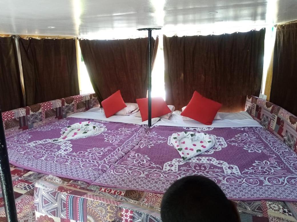 Nile Sunrise Felucca Boat Private Rental Luxor Exterior photo