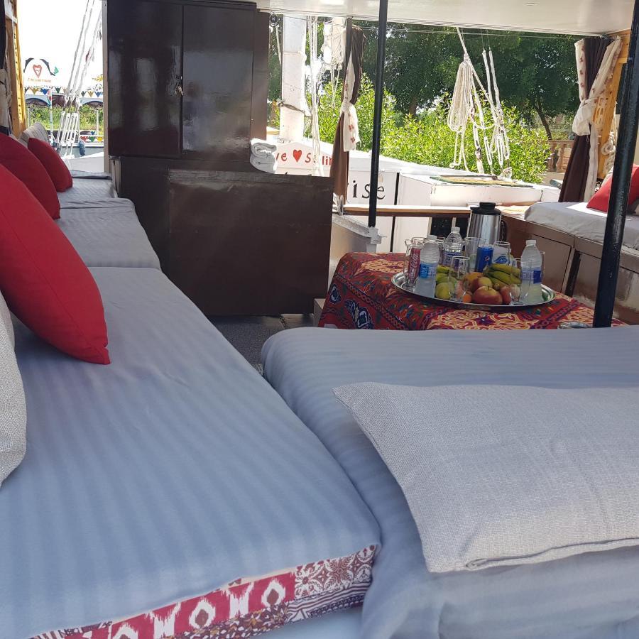 Nile Sunrise Felucca Boat Private Rental Luxor Exterior photo